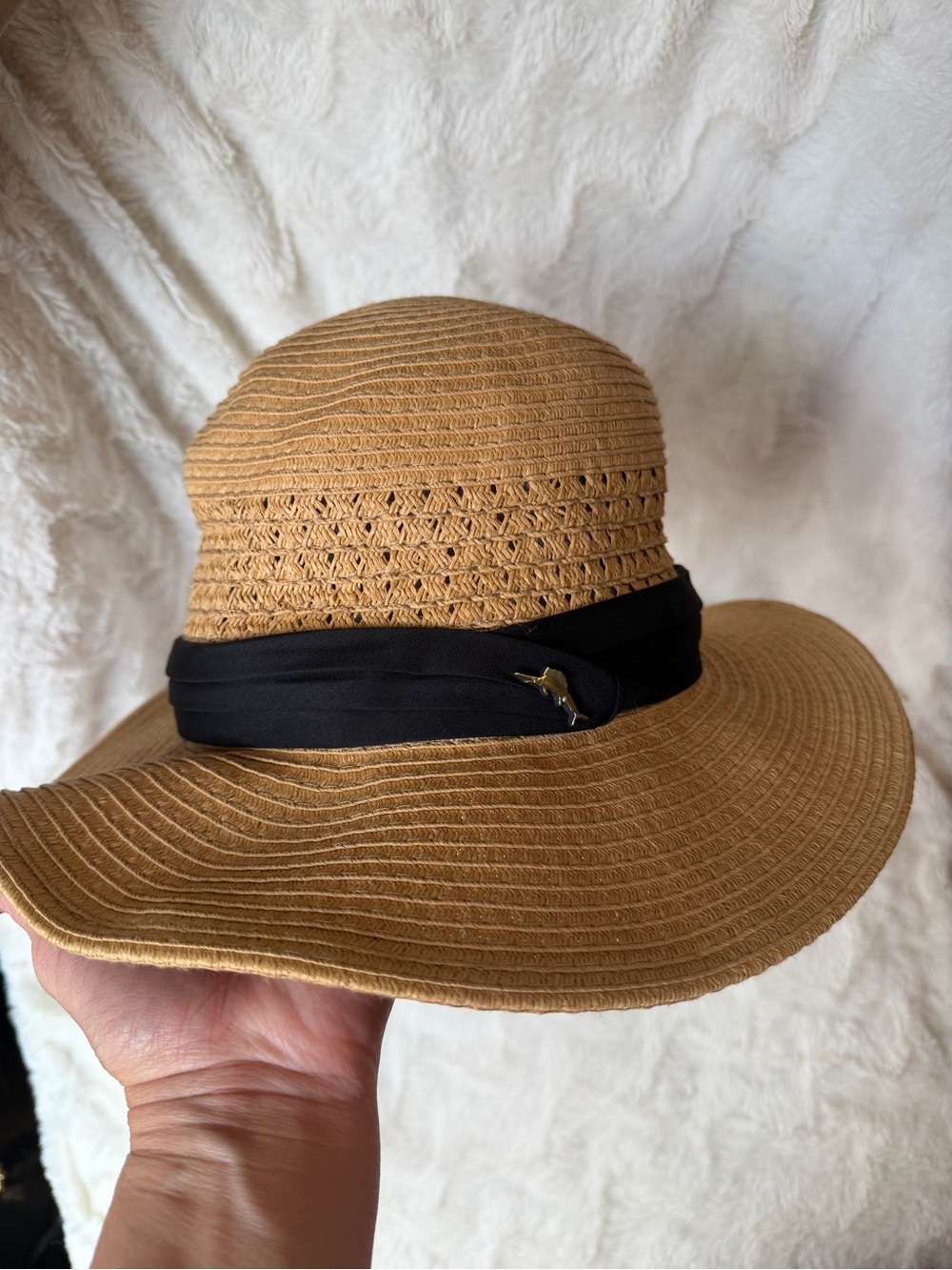 🦈NEW!! Tommy Bahama Tan Straw Sun Hat with Black Band and Gold Fish Accent - Picture 3 of 5